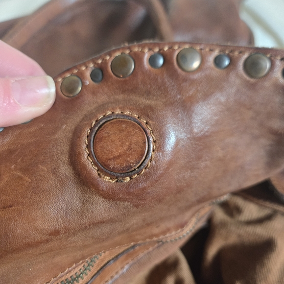 Campomaggi Distressed Brown Leather Shoulder Bag - Picture 6 of 9